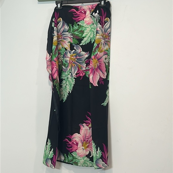 Walter Baker Sarong Dress Cover Up Black Floral Maxi wrap Skirt one size new - Picture 6 of 6